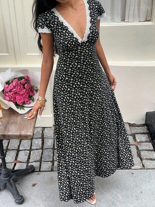Mamo Siyah Mini V Yaka Dantel Detaylı Elbise - Mamo kadın butik elbise