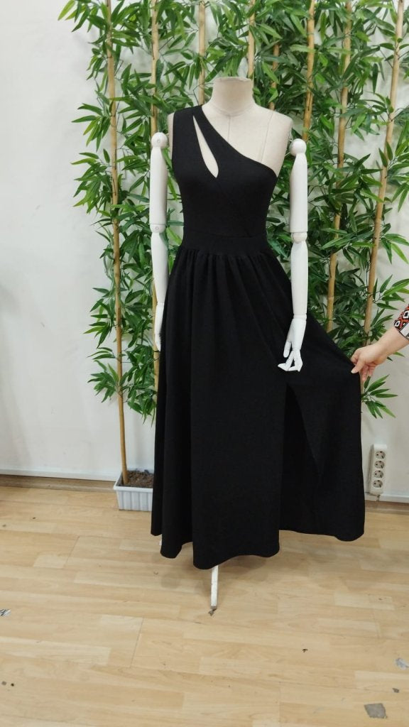 Mamo Siyah Uzun Yırtmaç Detaylı Sim Detaylı Elbise - Mamo kadın butik elbise