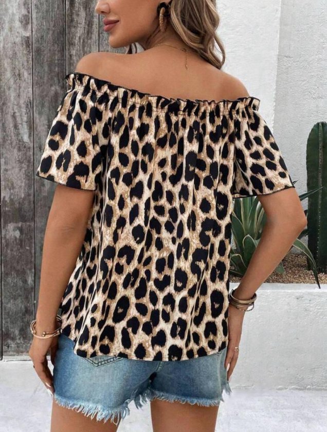 Mamo Leopar Madonna Yaka Fırfır Detaylı Desenli Bluz - Mamo kadın butik bluz