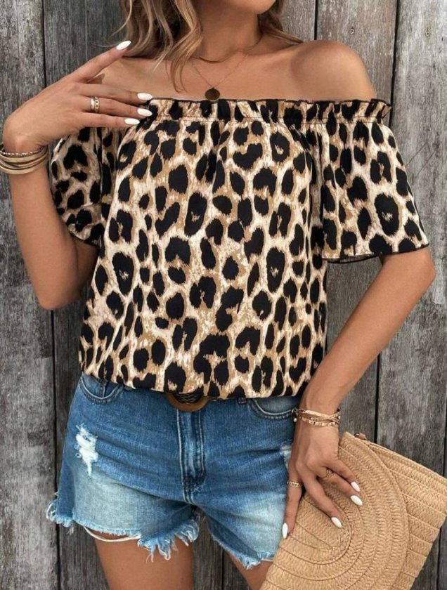 Mamo Leopar Madonna Yaka Fırfır Detaylı Desenli Bluz - Mamo kadın butik bluz