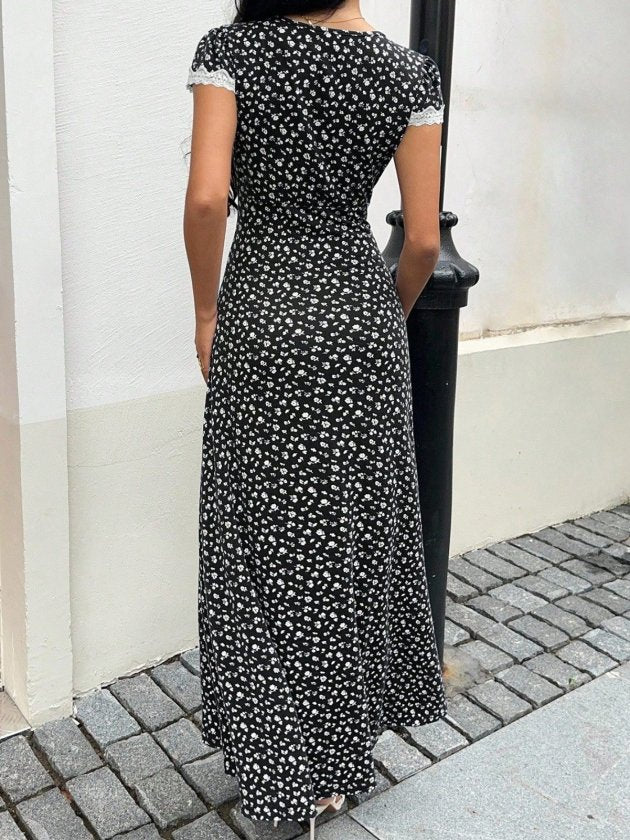 Mamo Siyah Mini V Yaka Dantel Detaylı Elbise - Mamo kadın butik elbise